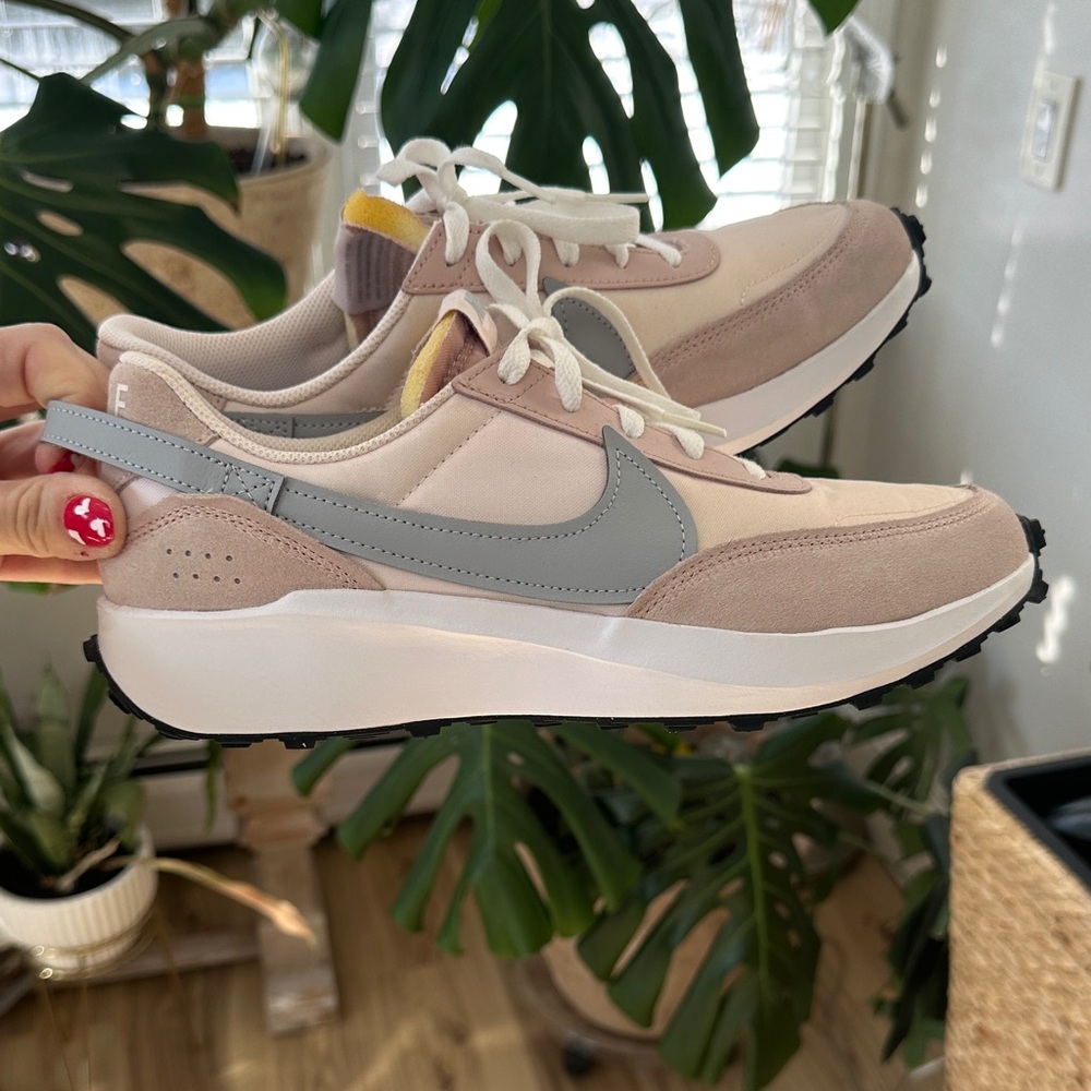 Nike Women's waffle debut “pink oxford” Athletics in Pink, White and Gray W10.5